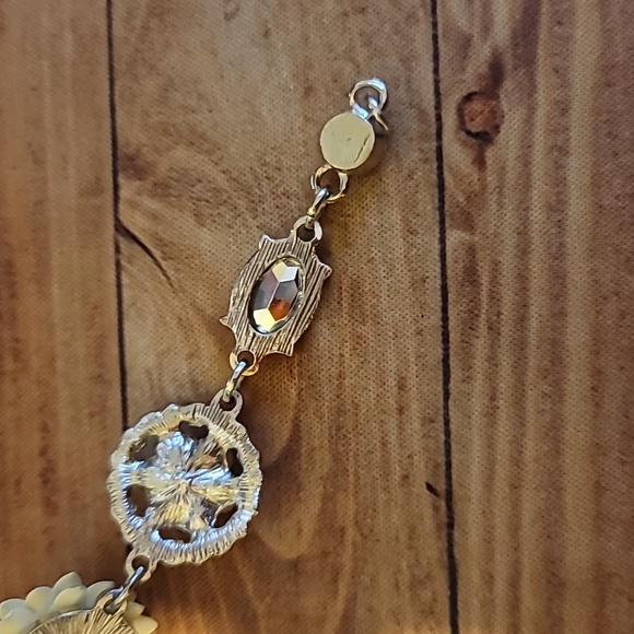 Rhinestone and Flower Bracelet - Picture 7 of 9